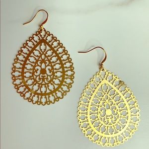 Gold filigree boho style earrings. new. (A1021)